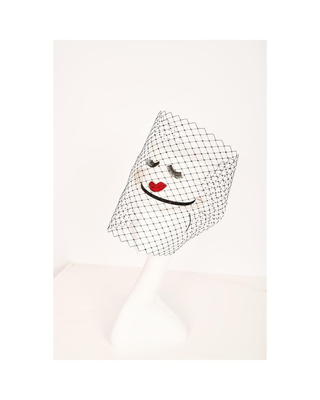 Victoria Grant White Blinkie