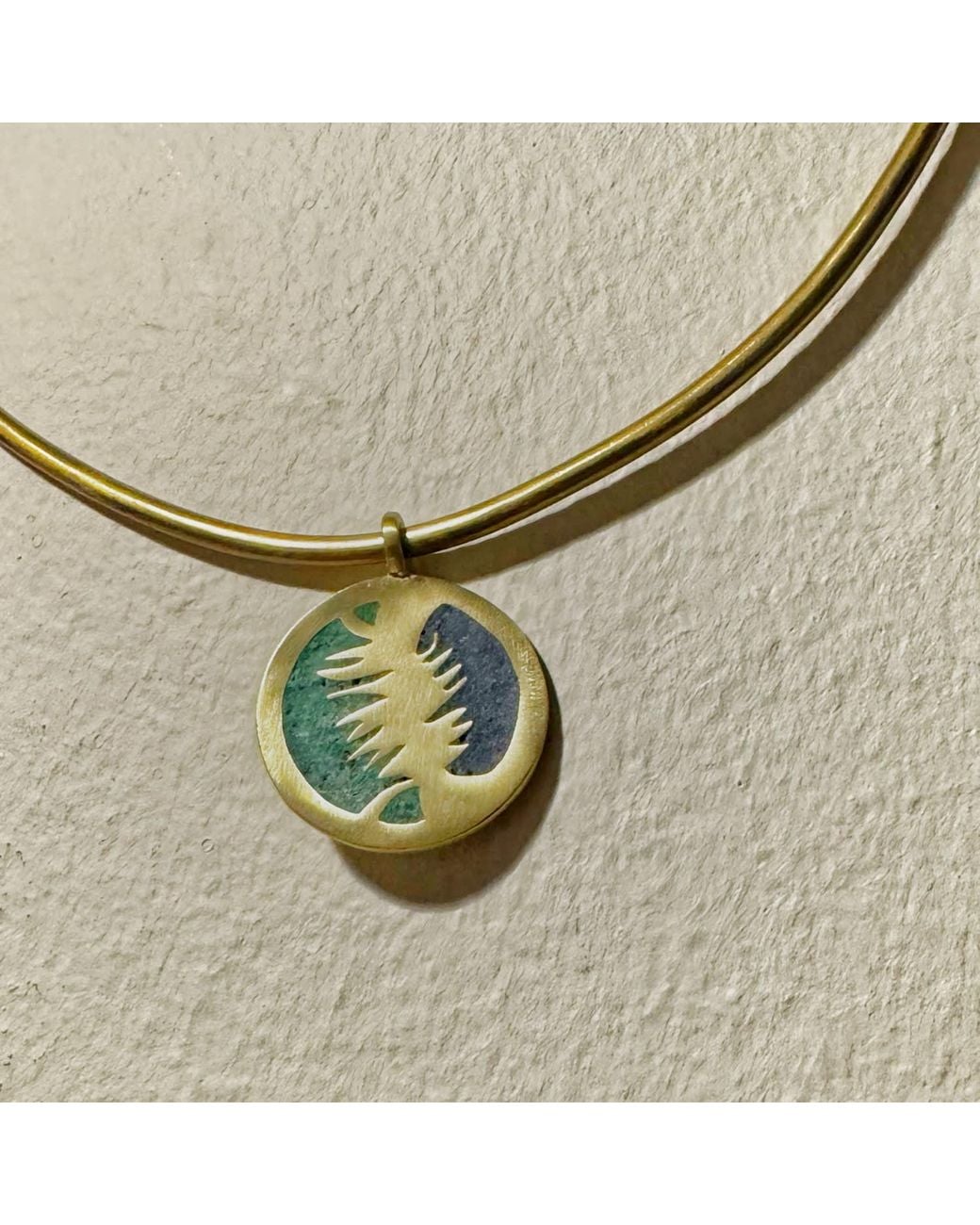 Zeworks Metallic Sahara Blues – Ossa Handcrafted Brass Choker With Lapis Lazuli And Malachite Inlay