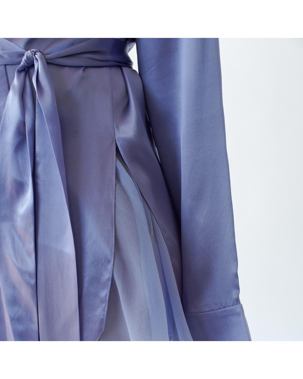 Je Mérite (I Deserve) Blue Lola Silk Short Robe