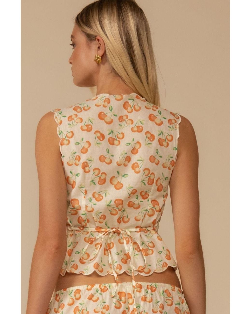 Montce White Cherry Sherbet Scalloped Vest
