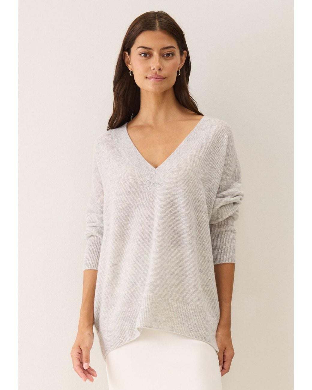 Loop Cashmere Relaxed Lofty V Neck Sweater in Grey | Lyst UK