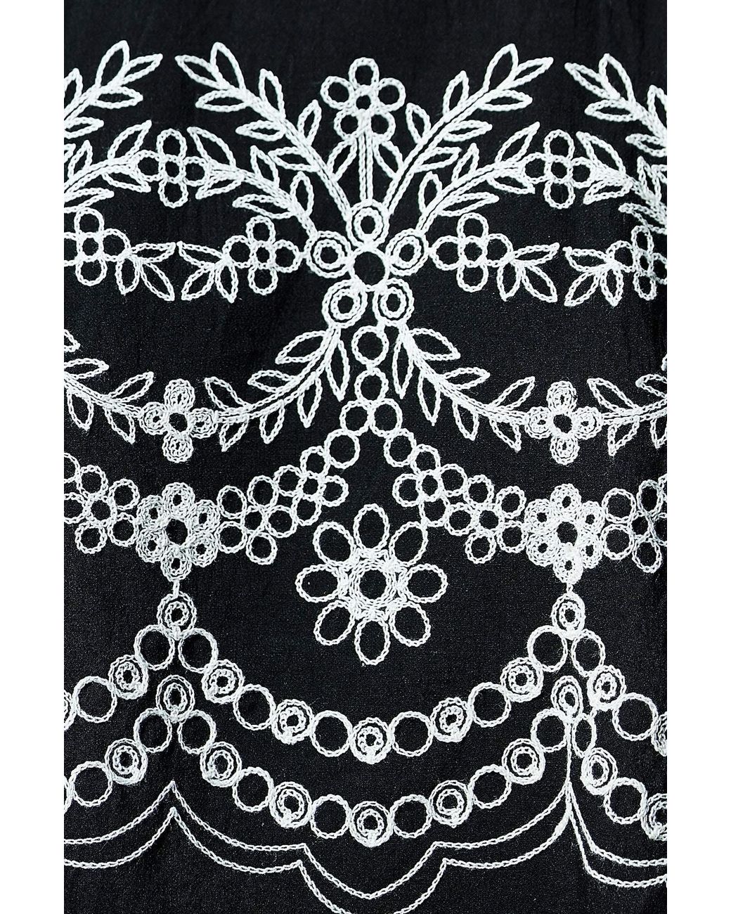 Yumi' Black Embroidered Crop Top