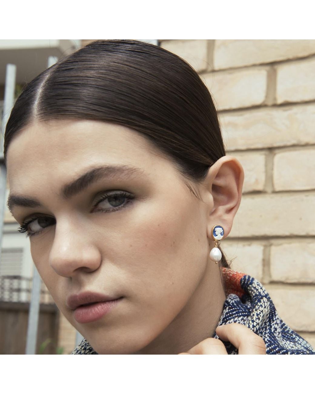 Vintouch Italy Blue Mini Cameo & Pearls Stud Earrings