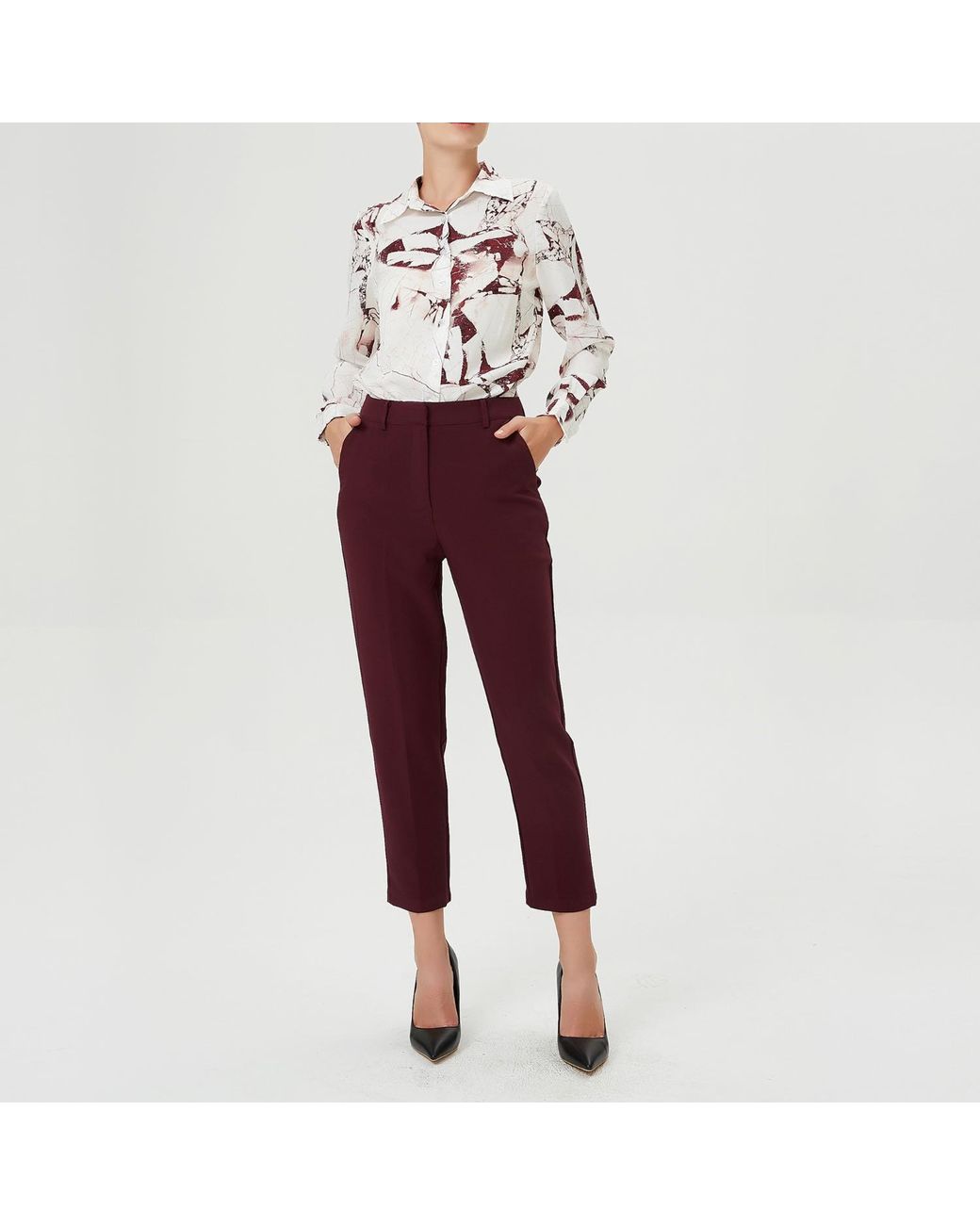 Smart and Joy Tapered Capri Pants -Burgundy