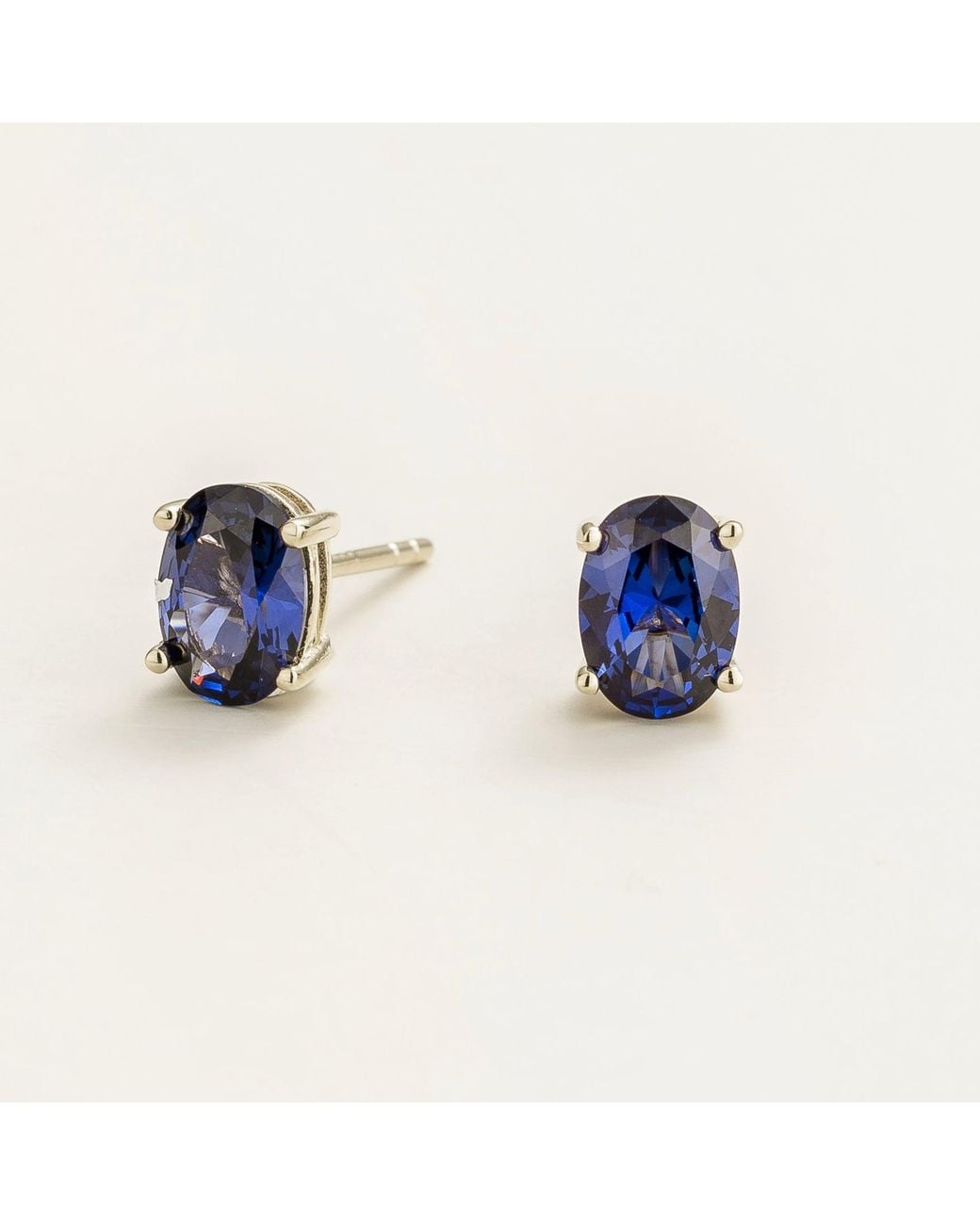 Juvetti Blue Ovo Earrings Set With Sapphire
