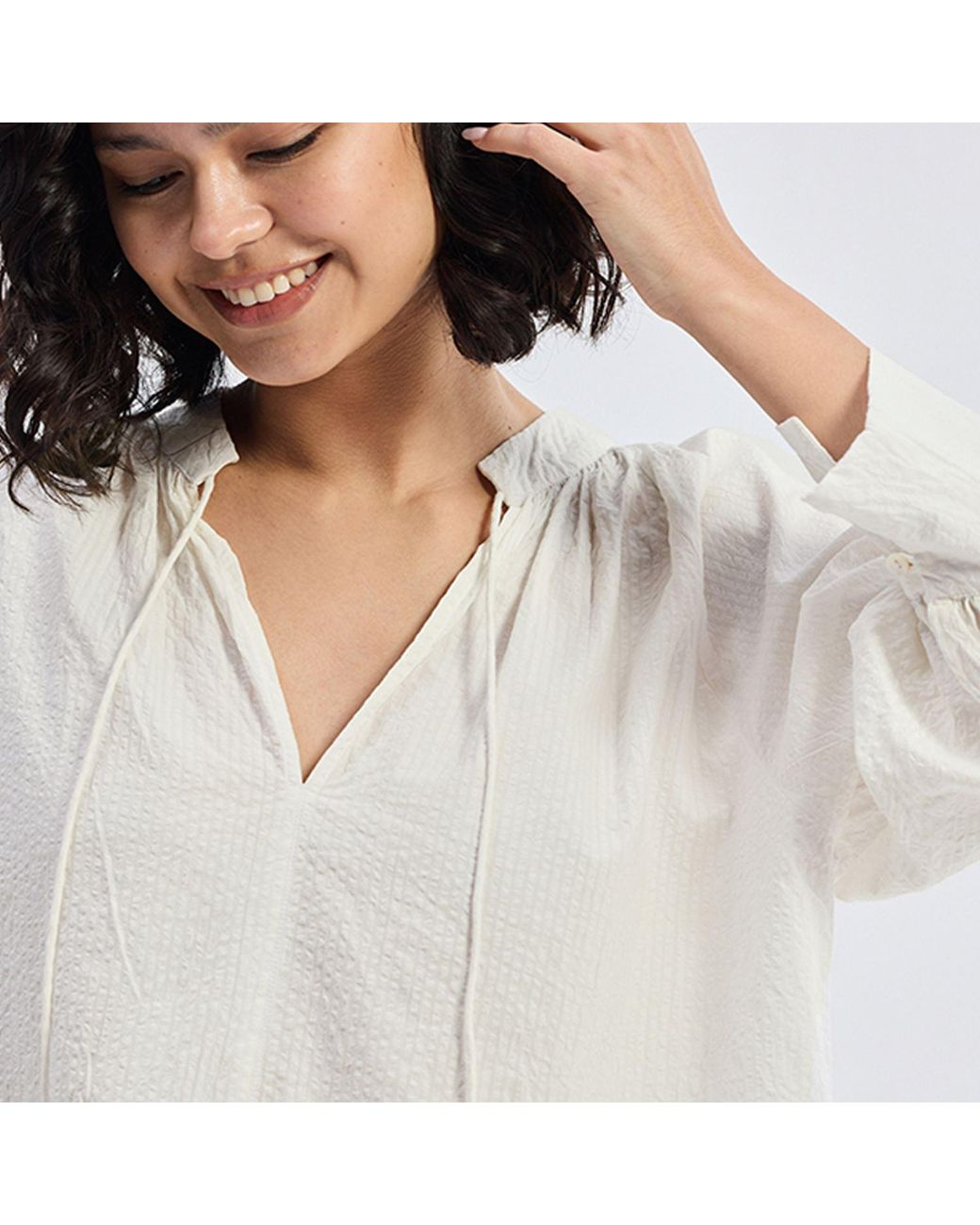REISTOR White Relaxed Fit Top With Front-Tie