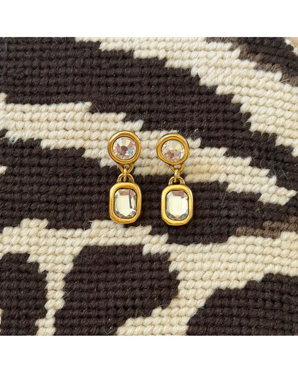 Sccollection Black Daisy Mini Rhinestone Earrings