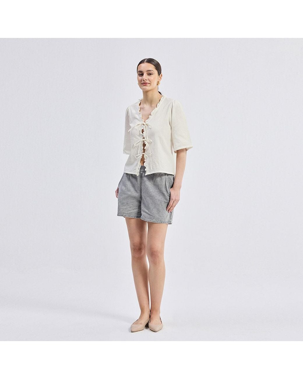 REISTOR White Relaxed Fit Top With Ruffles & Front-Ties