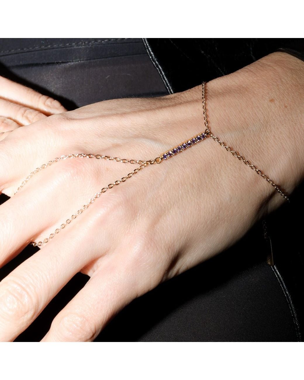Studio Baloge White Nuit V-Line Hand Chain