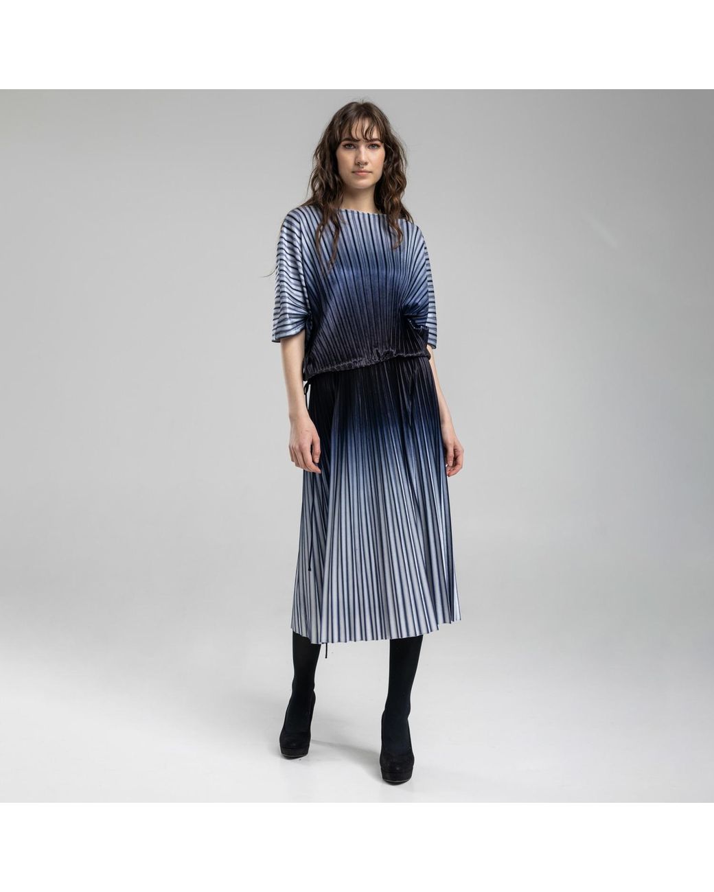 ARTISTA Blue Gradient Pleated Bat Sleeve Top
