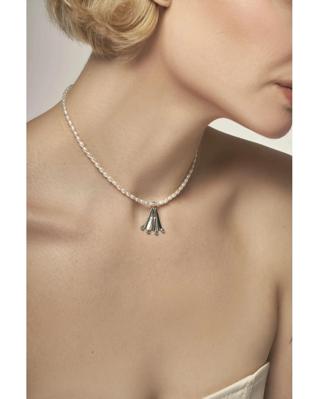 Pearl Code Metallic Paw Pendant With Onyx