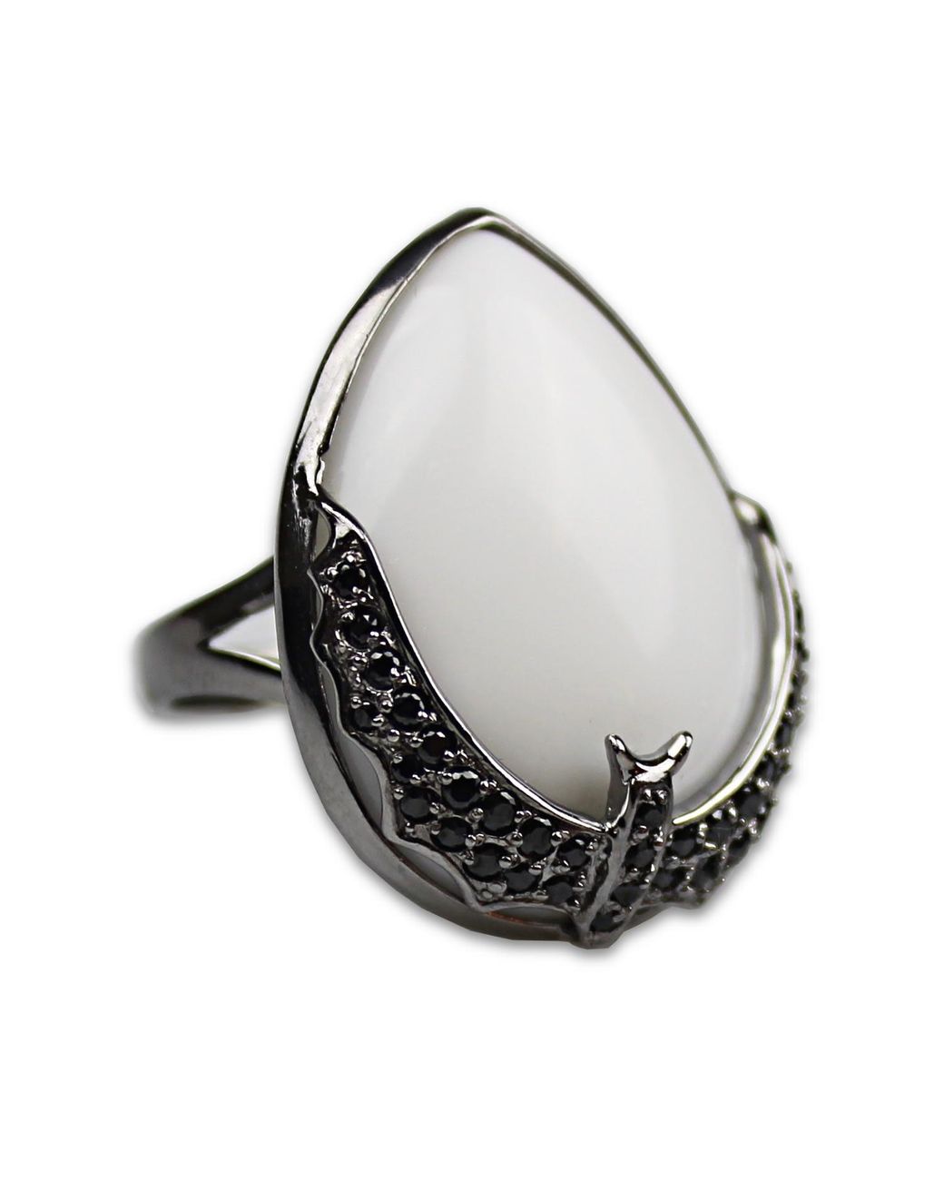 Bellus Domina Black Bat Cocktail Ring