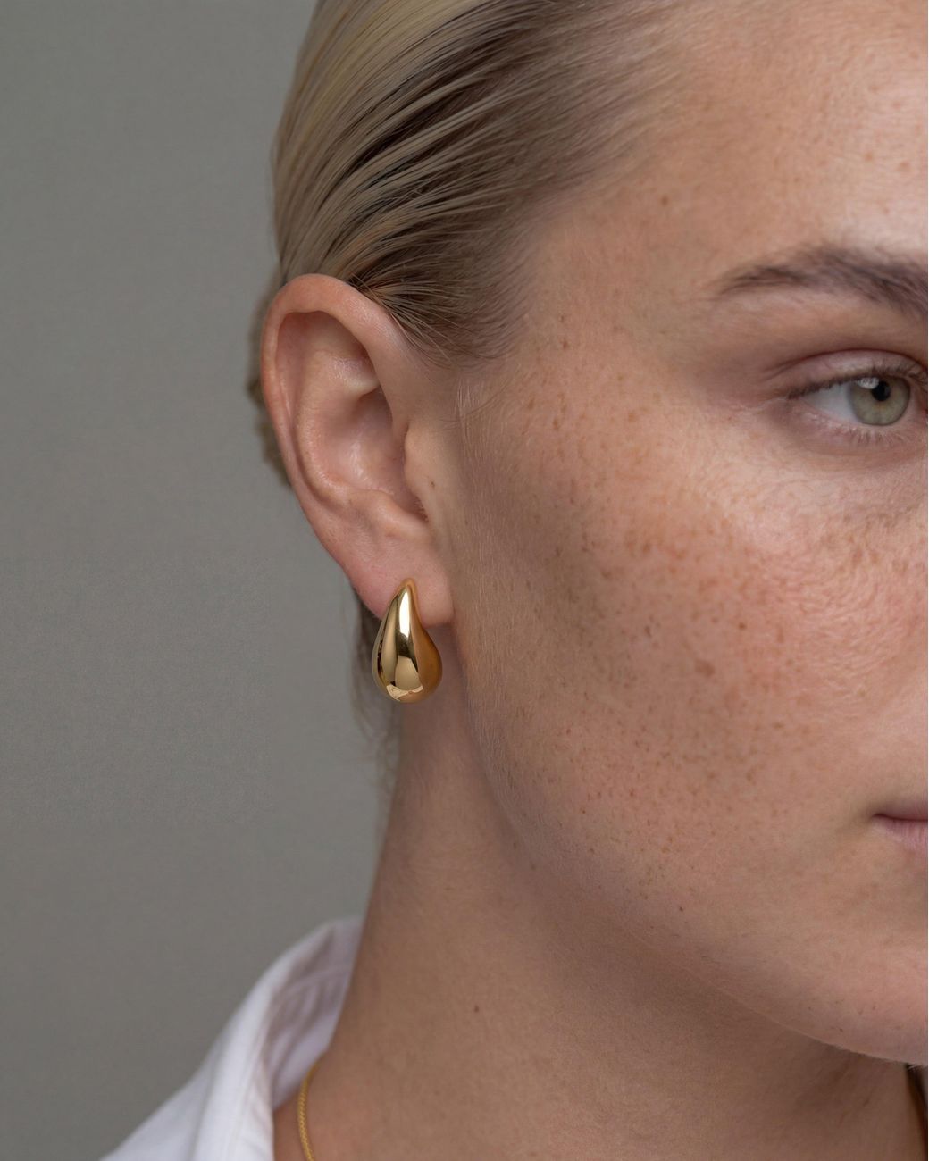 Elk & Bloom White Small Chubby 14K Teardrop Drop Studs