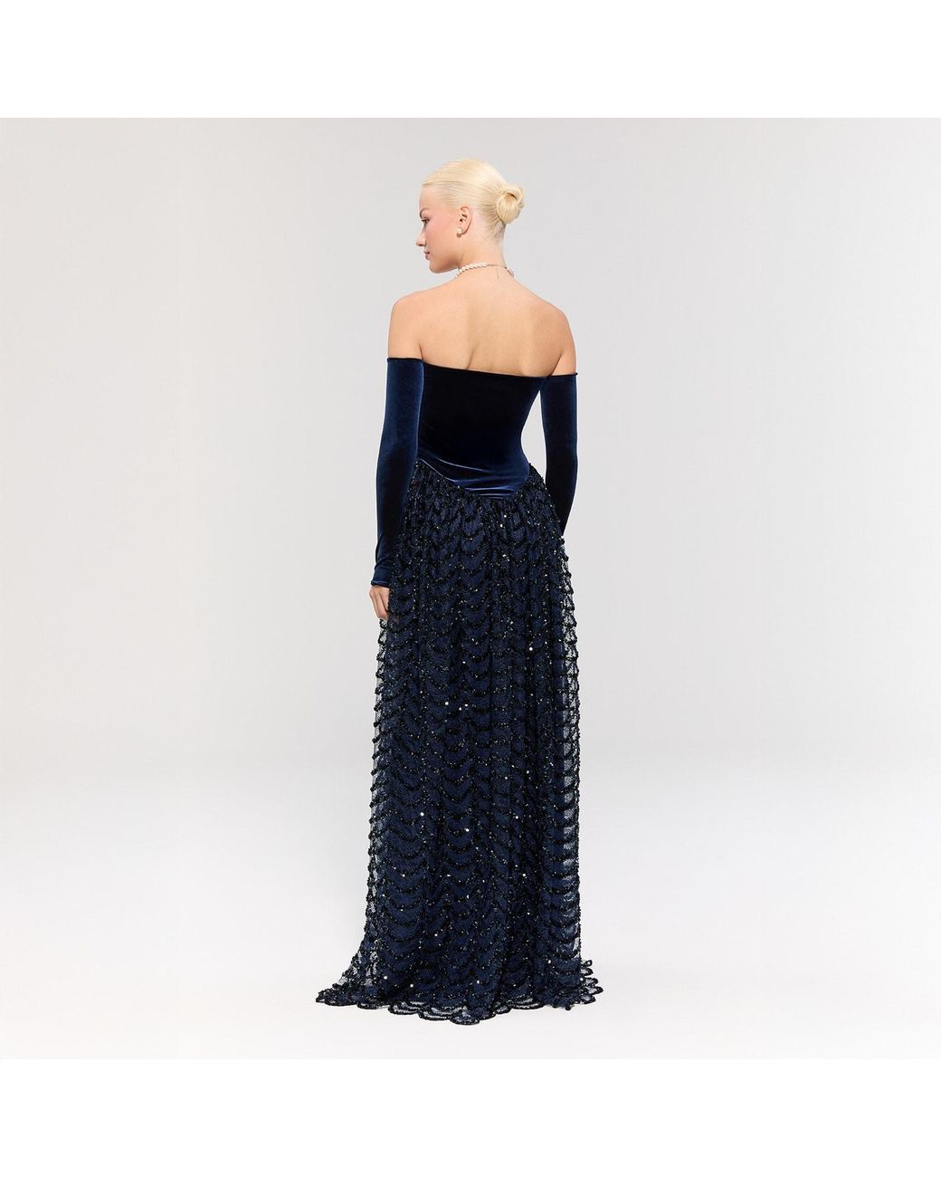 Nur Karaata Blue Throne Of Velvet Gown