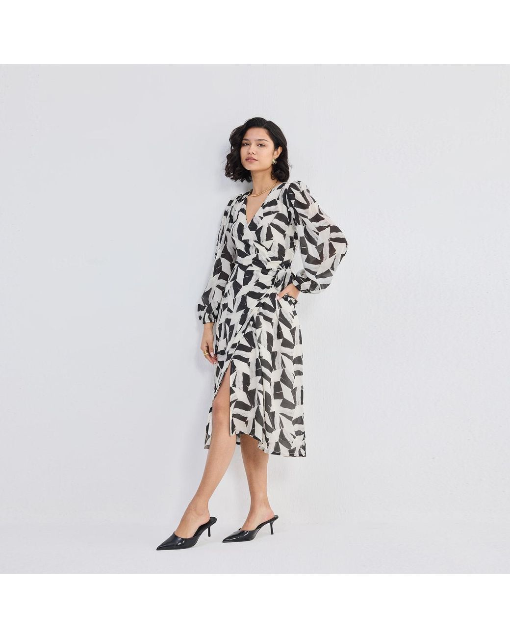 REISTOR White Midi Wrap Dress