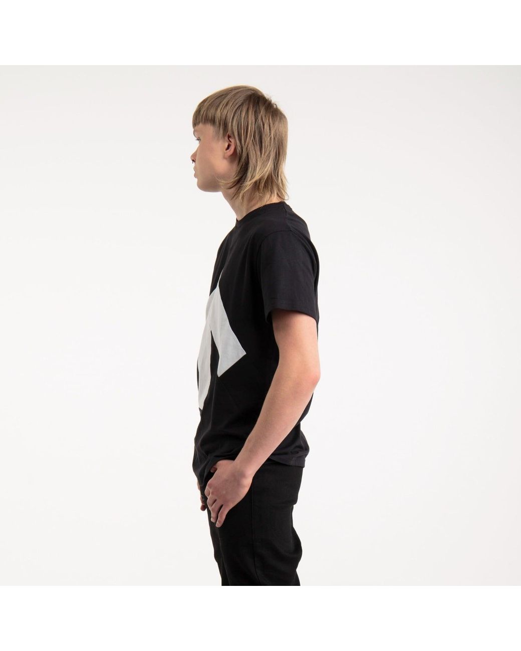 Reet Aus Black T-Shirt For Arrow for men
