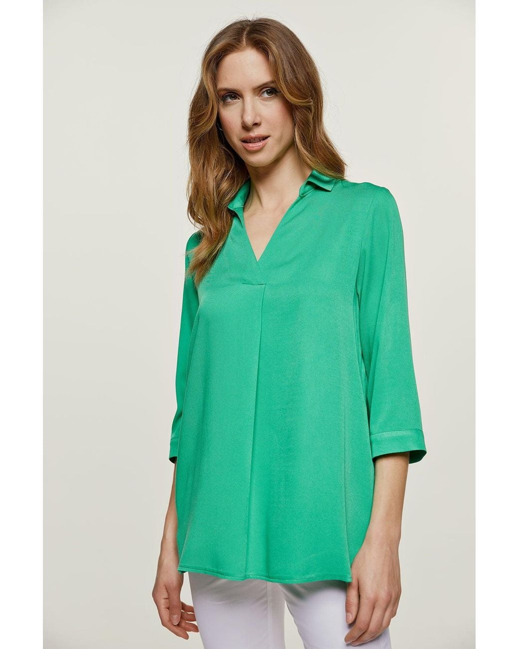 Conquista Green V Neck Top