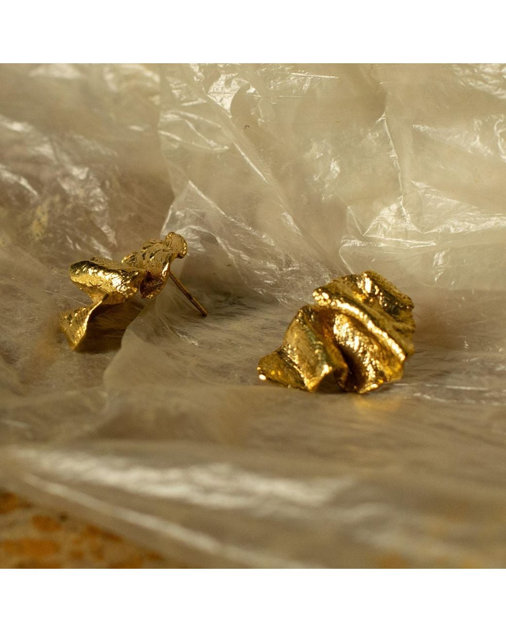 EVA REMENYI Metallic Artemis Wave Earrings