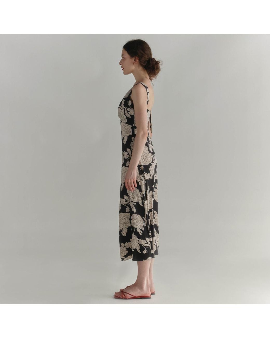 Belsize25 Black Sicily Day & Night – Floral V-Neck Satin Midi Dress With Flowers