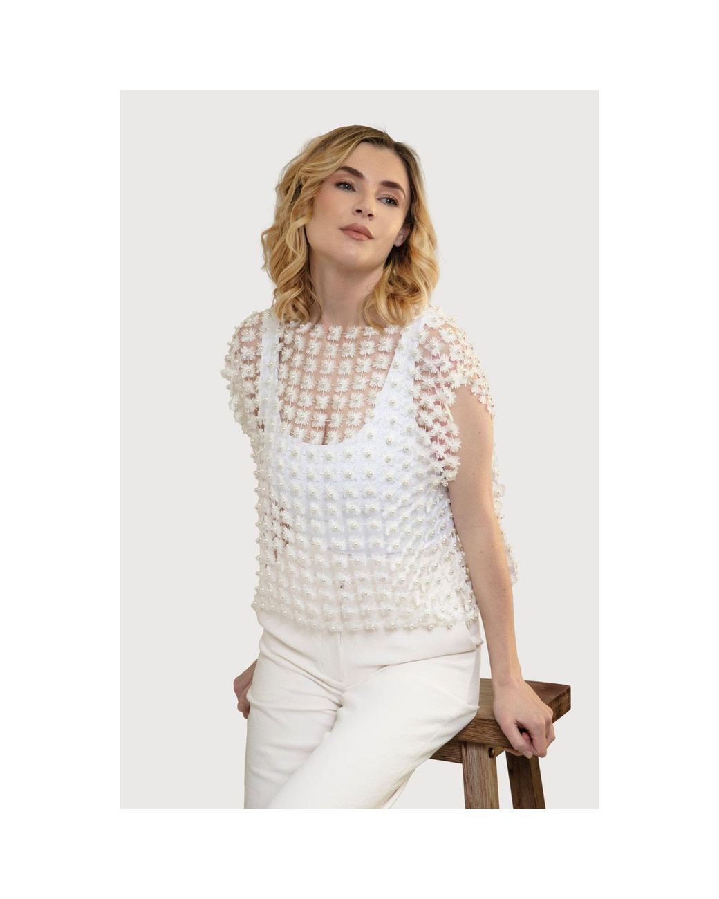 Saachi White Floral Shell Pearl Capelet