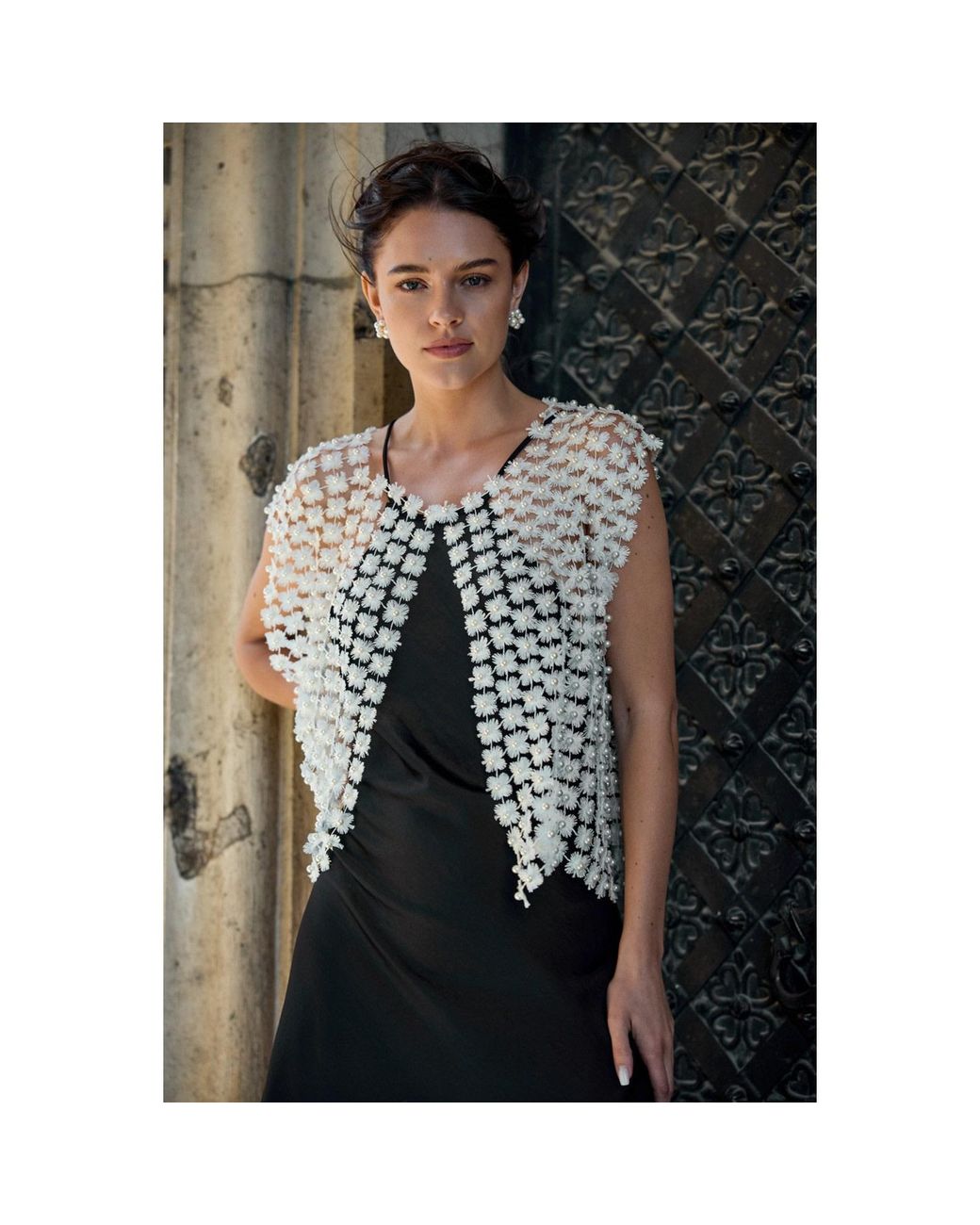 Saachi White Floral Shell Pearl Capelet
