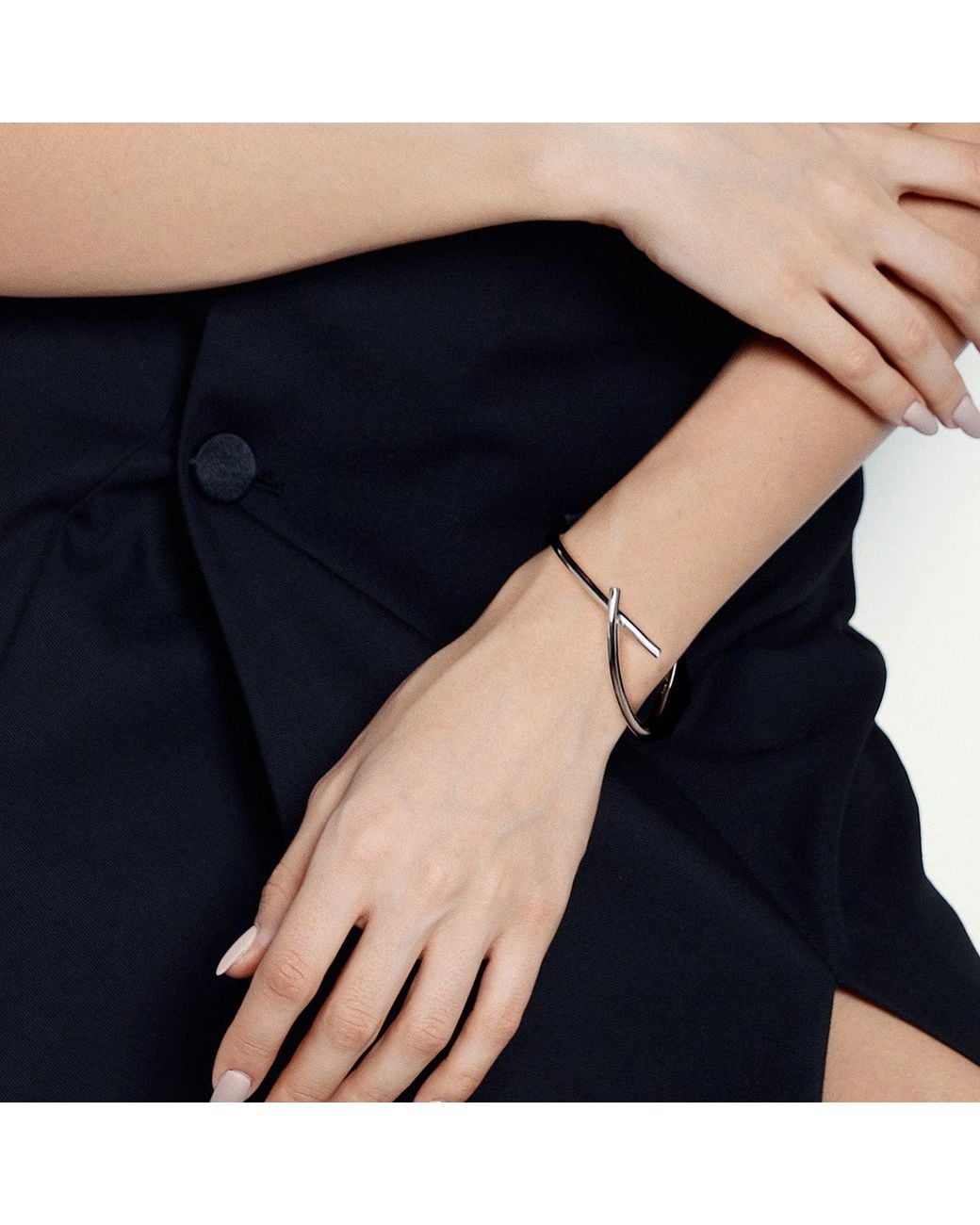 Meulien White Abstract Embrace Bangle