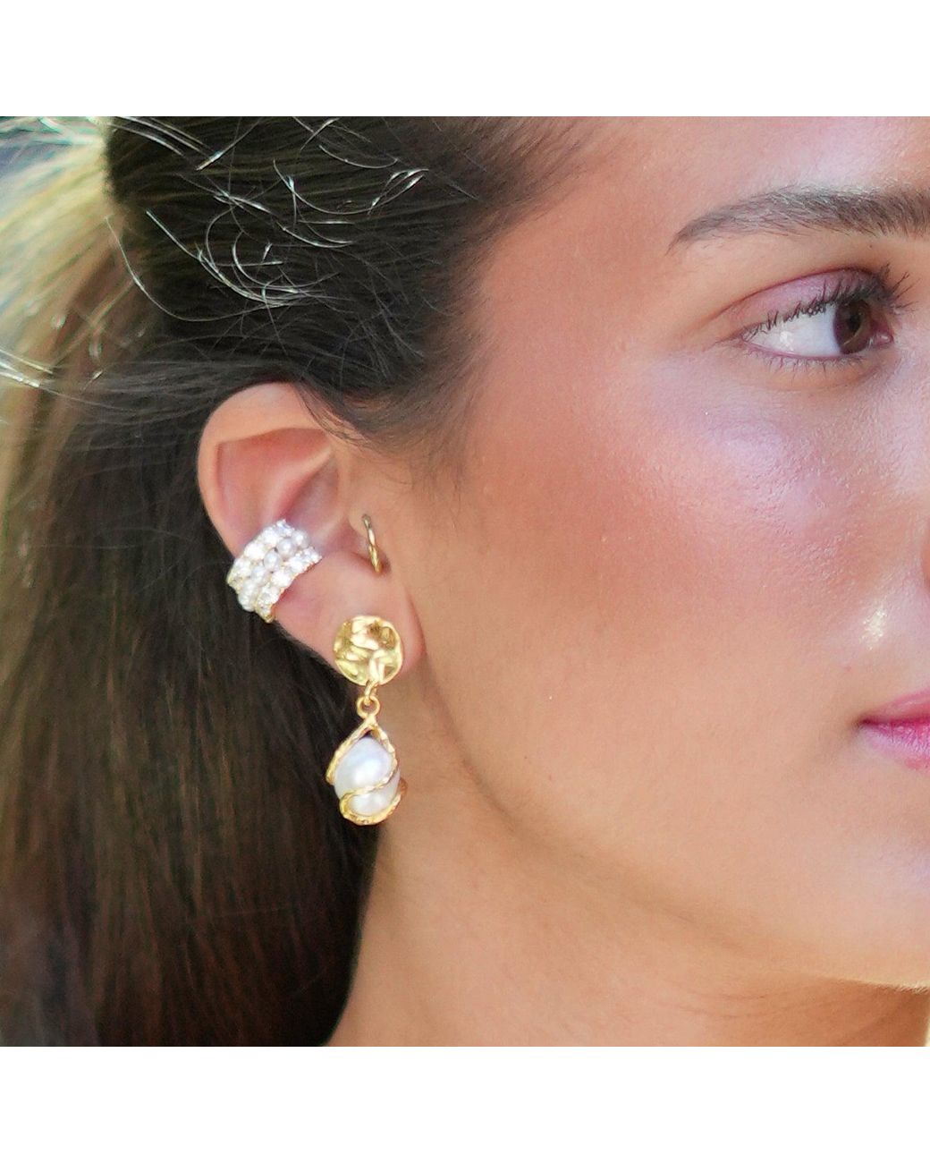 Ebru Jewelry Metallic Cleopatra Crinkle Stud Pearl Drop Statement Earrings