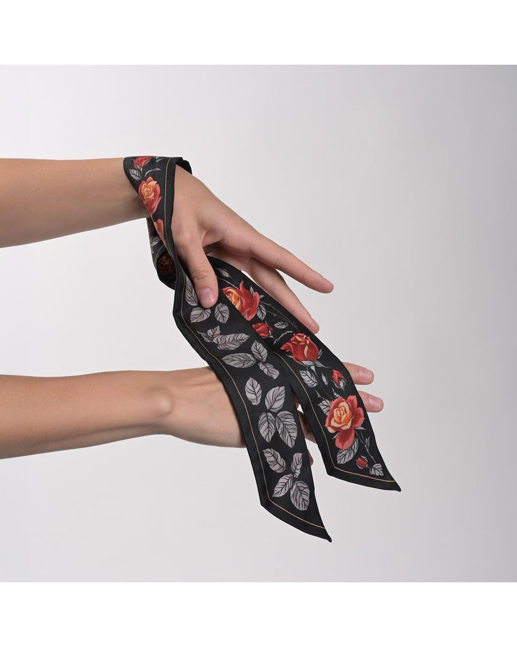 Silk&Soul Black Rose Twilly
