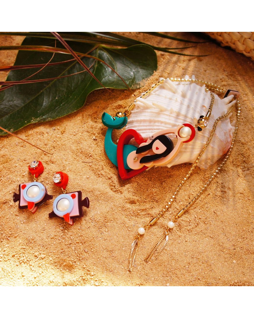 Gissa Bicalho White Handmade Acrylic Earring Angelfish Burgundy