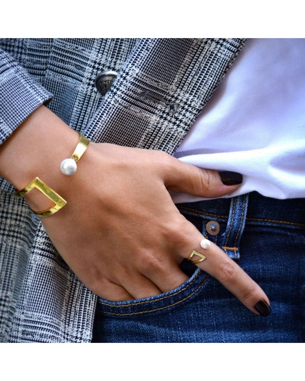 LINYA JEWELLERY Metallic Single Pearl Ring