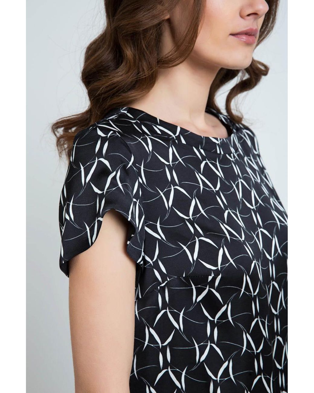 Conquista Black Short Sleeve & Print Top