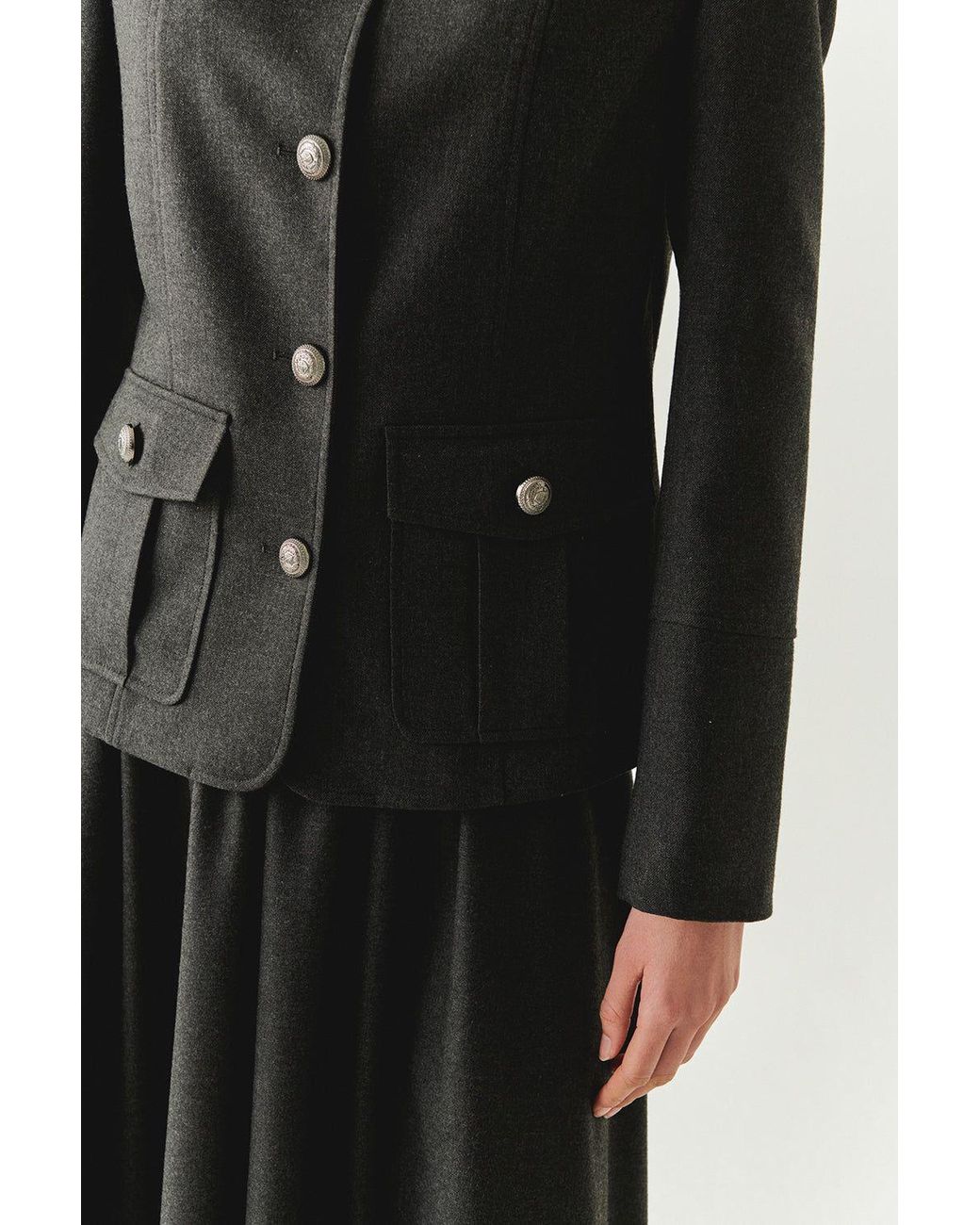 Exquise Black Regular Shirt Collar Structured Aubrie Jacket