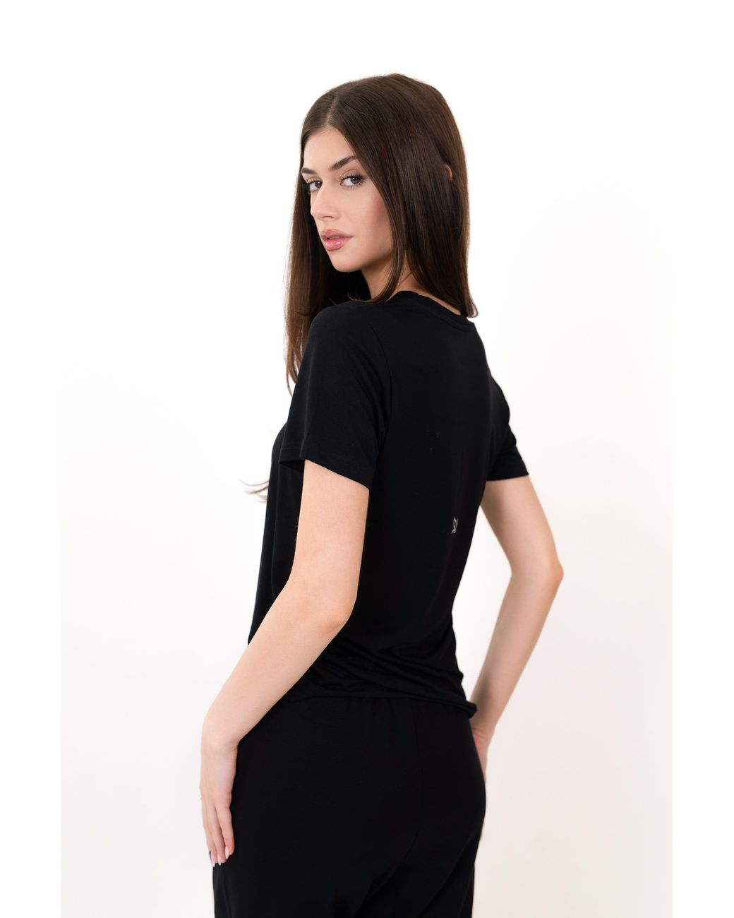 On/Off Essentials Black The Everyday Tee