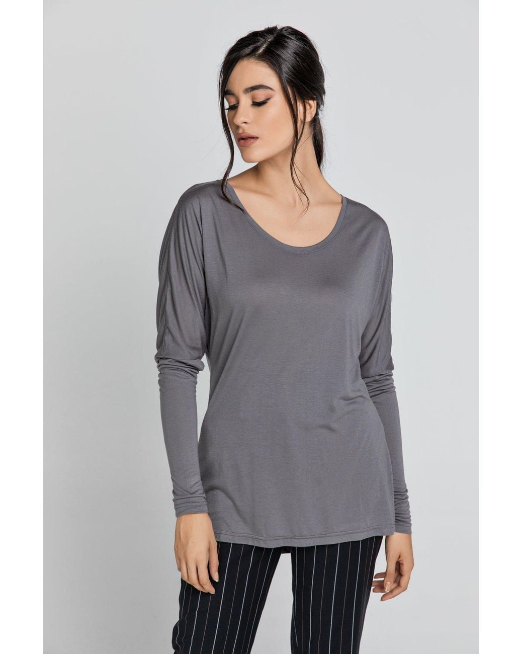 Conquista Gray Dark Top With Long Batwing Sleeves
