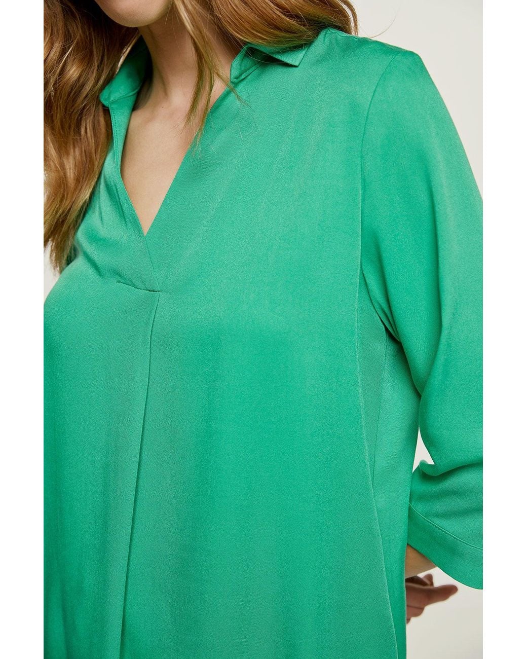 Conquista Green V Neck Top