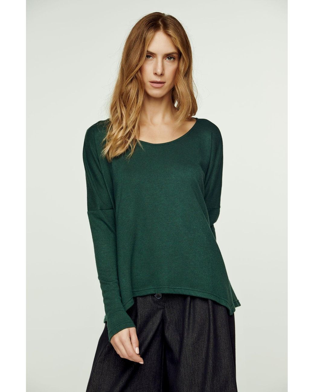 Conquista Green Knit Handkerchief Hem Top