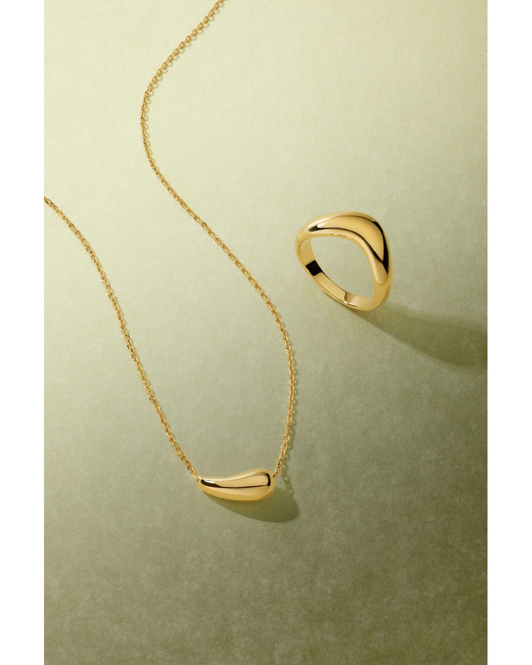 Vanhi Metallic Vava Plain Chunky Curved Wave Ring