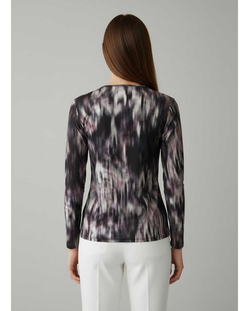 Conquista Black Abstract Print Long-Sleeve V-Neck Top – Modern, Sleek, Effortlessly Stylish