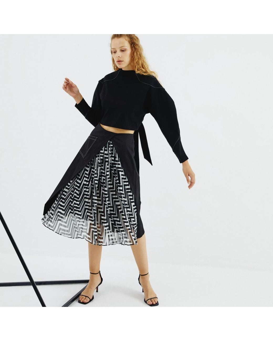 Mirimalist Black Zigzag Pleated Midi Skirt