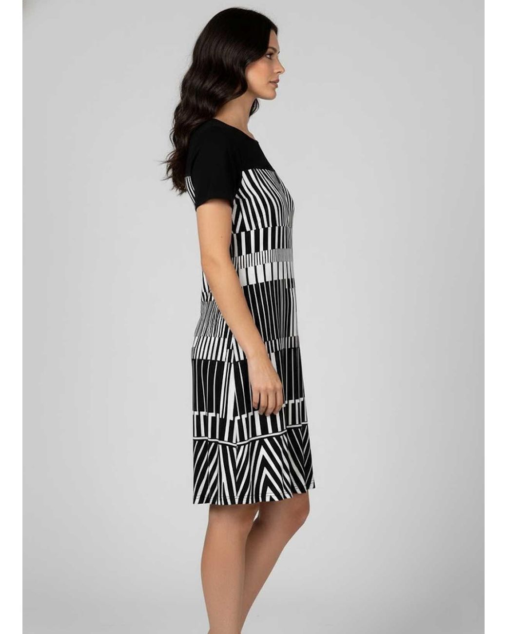 Conquista Black Short-Sleeve A-Line Dress With Geometric Print