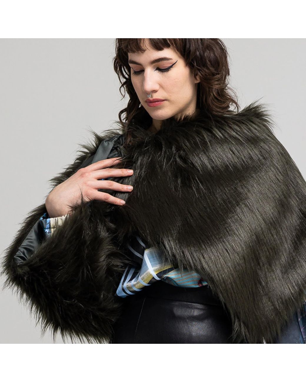 ARTISTA Green Wolf Cape