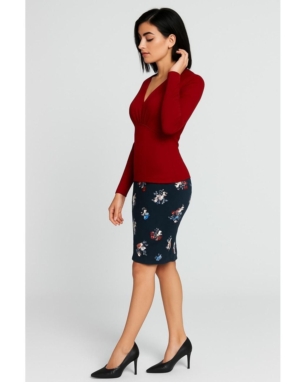 Conquista Red Long Sleeve Shiny V-Neck Top