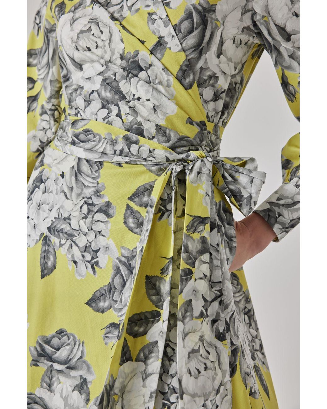 Marianna Déri White Rose Blossom Wrap Dress