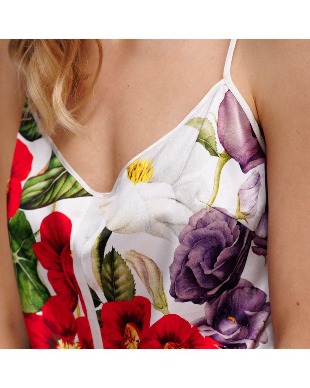 Vimissia Red Wild Bloom Camisole And Shorts Set