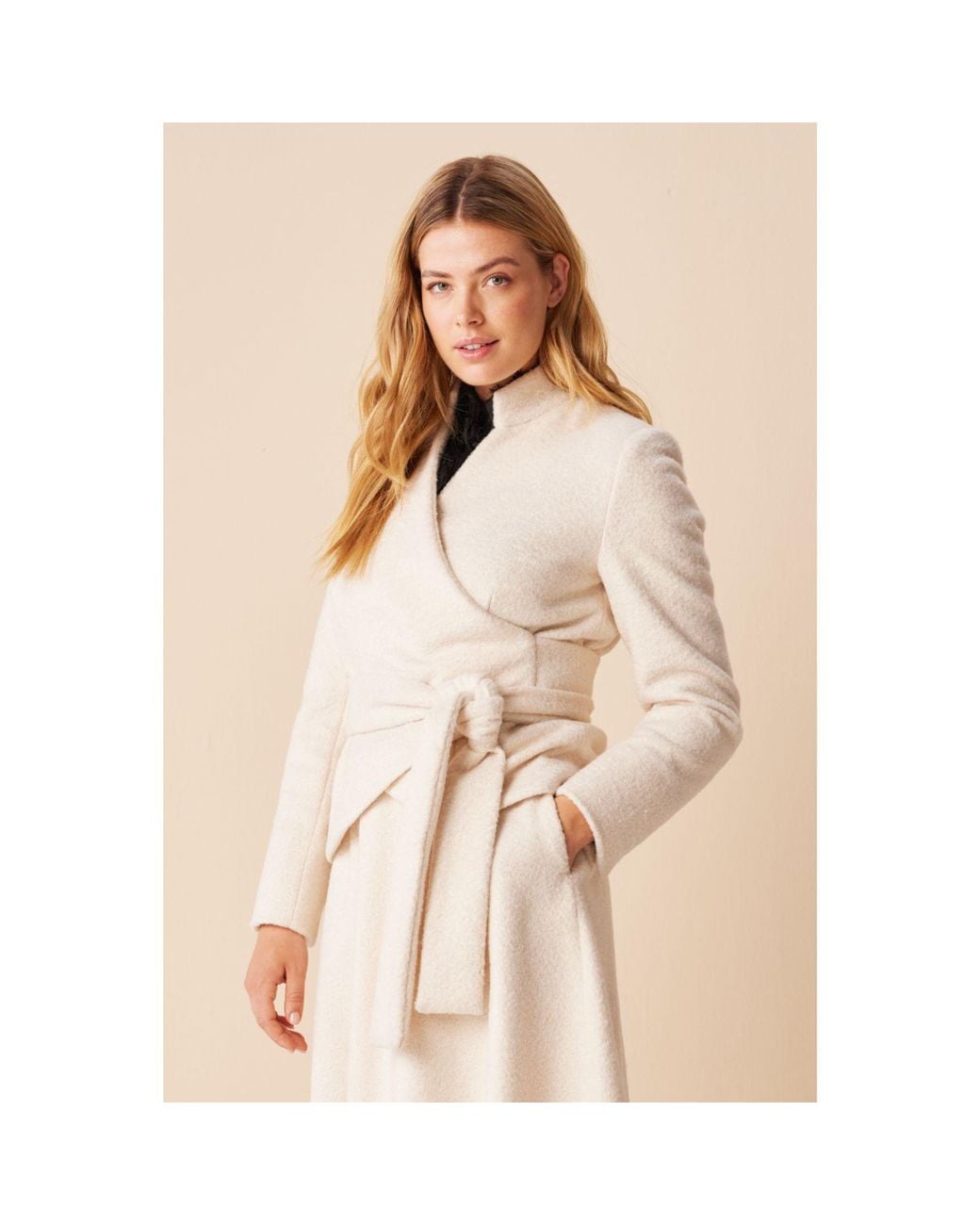Marianna Déri White Wrap Jacket Creme