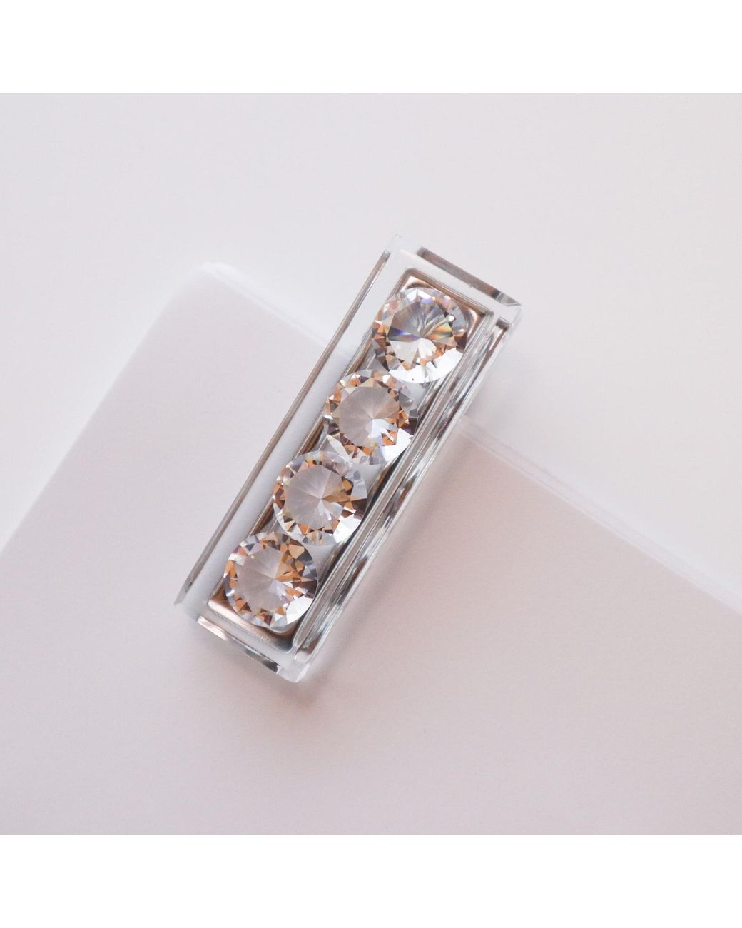 Iostudio White Jewelry Clip Happiness