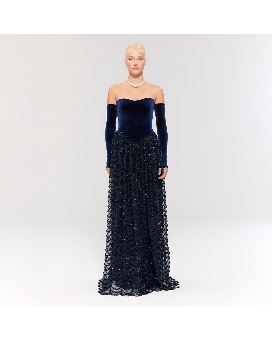 Nur Karaata Blue Throne Of Velvet Gown