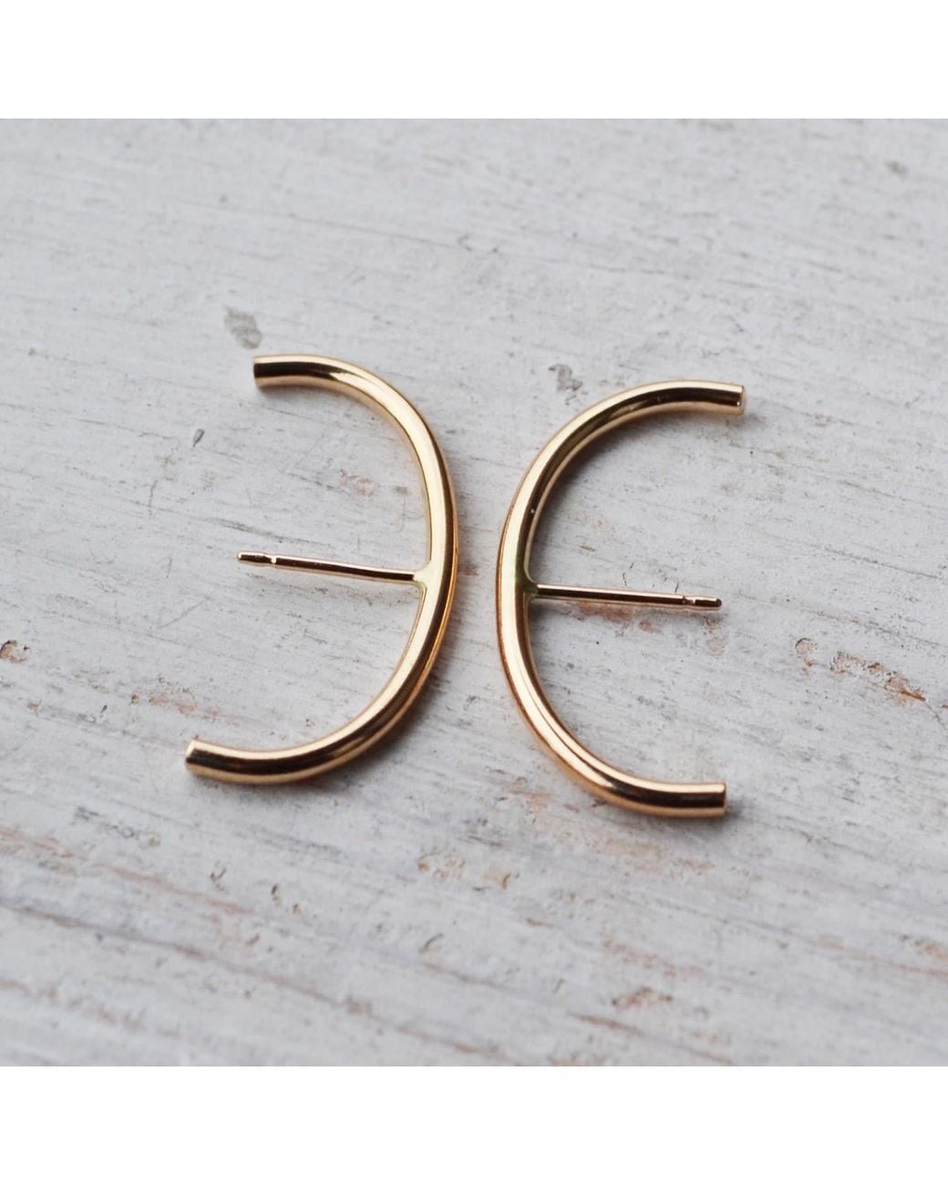 Glamrocks Jewelry Metallic Minimalist Ear Suspension Hoop