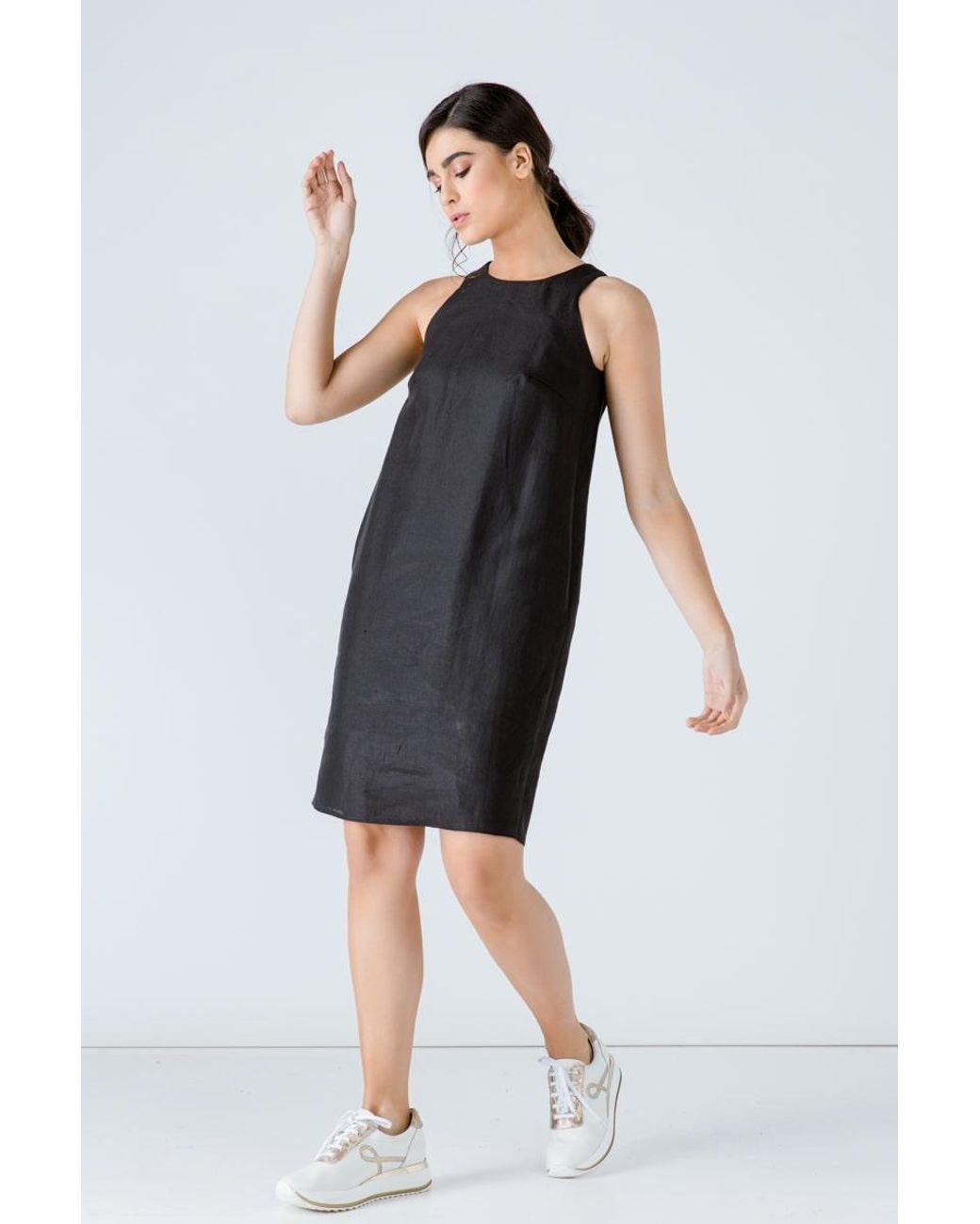 Conquista Black Sleeveless Sack Dress
