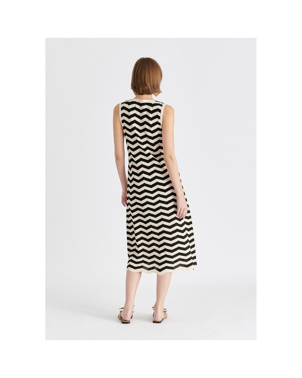 Paisie Black Sleeveless Midi Knit Dress